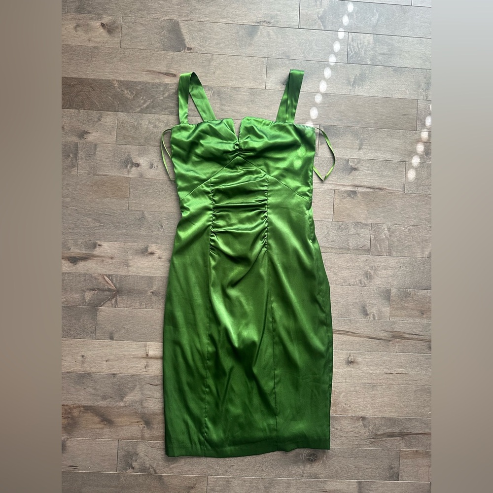 Le Chateau Vibrant Green cocktail dress - size small